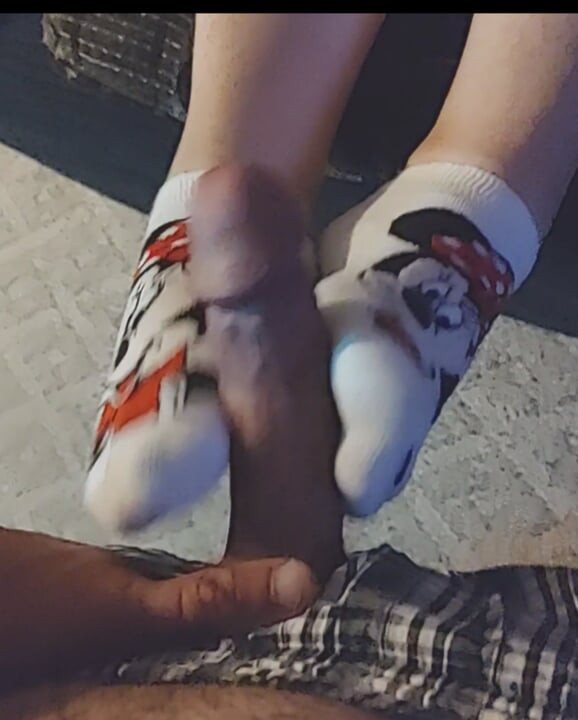 Disney Sockjob - Minnie Mouse Sock Footjob - Gul Ankelstrømpe Handjob - Cum