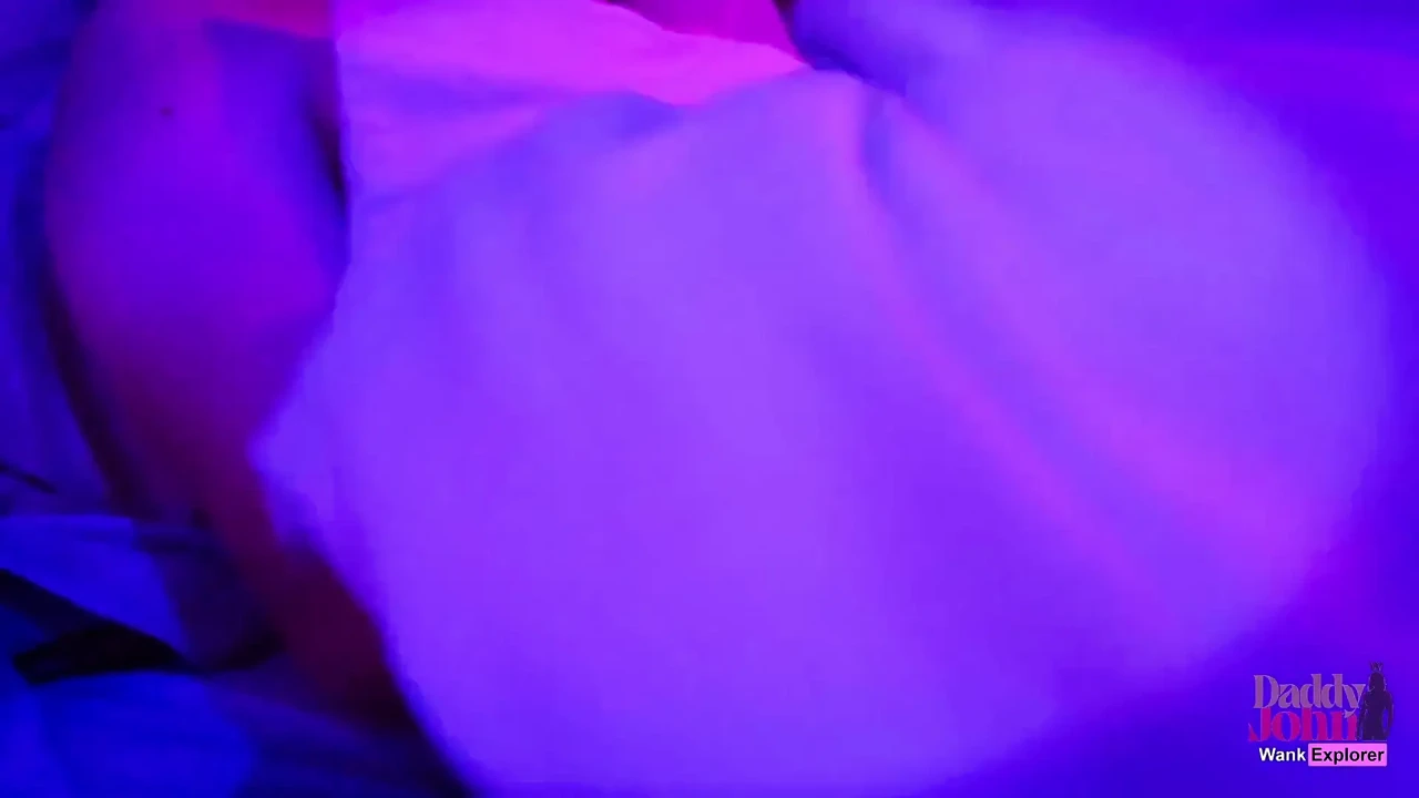 爸爸想在睡前做爱! 女人色情!