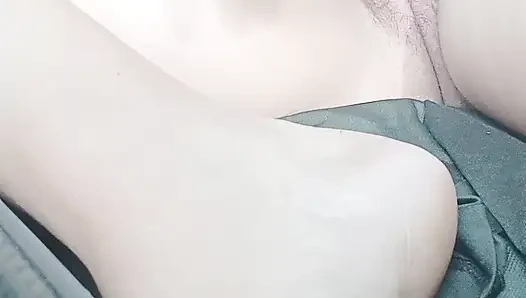 Curlisita si seksi lagi asik fingering memek sempitnya di dalam mobil (pov)