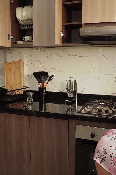 Czy to Wszystko był Tylko Sen? Kłótnia O Brudne Naczynia Kończy Się Seksem Z Moją Idealną Macochą, Creampie W Różowej Cipce
