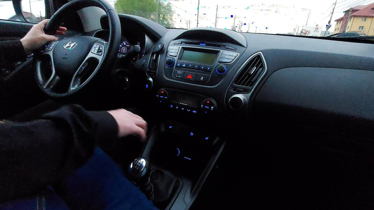 Amateur MILF in jeans and nylon socks gives a taxi driver a footjob