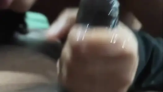 Pasangan menikmati seks di kamar pribadi yang penuh gairah