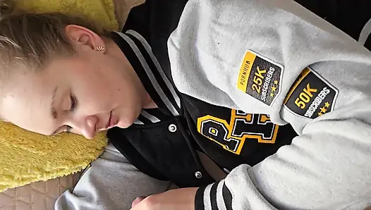 Gerçek evli çift ateşli seks yapıyor - oral, sikiş ve yoğun orgazm