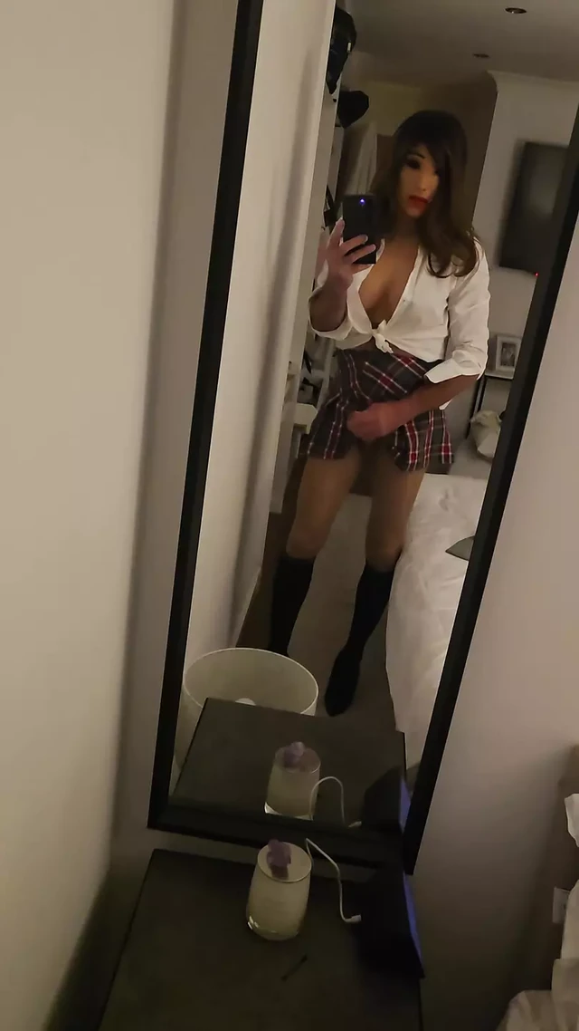 Sexy schoolgirl crossresser