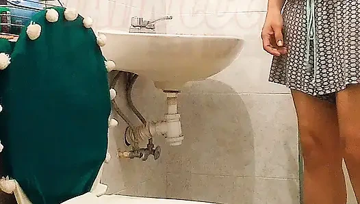 SEXY REIFE NIEDLICHE TITTEN ZEIGEN SICH OHNE HÖSCHEN UND BH