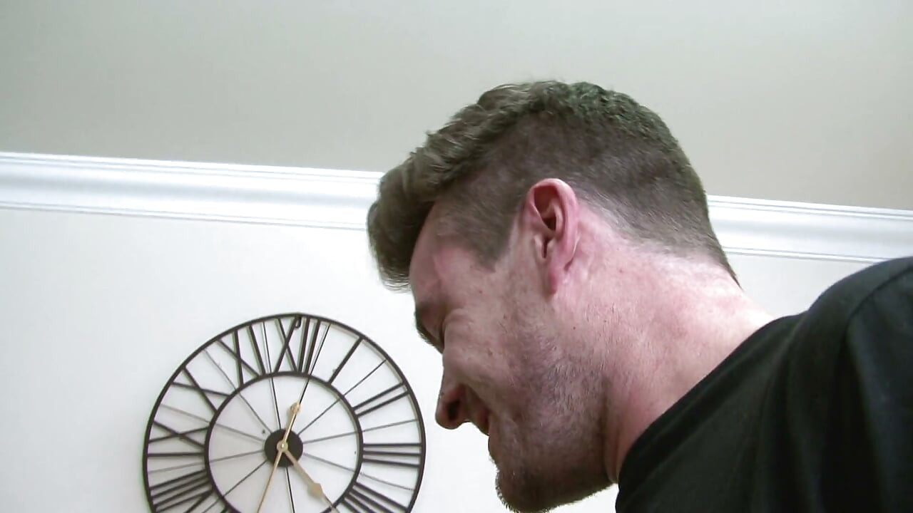 Sensationele brunette wordt geneukt door een grote lul