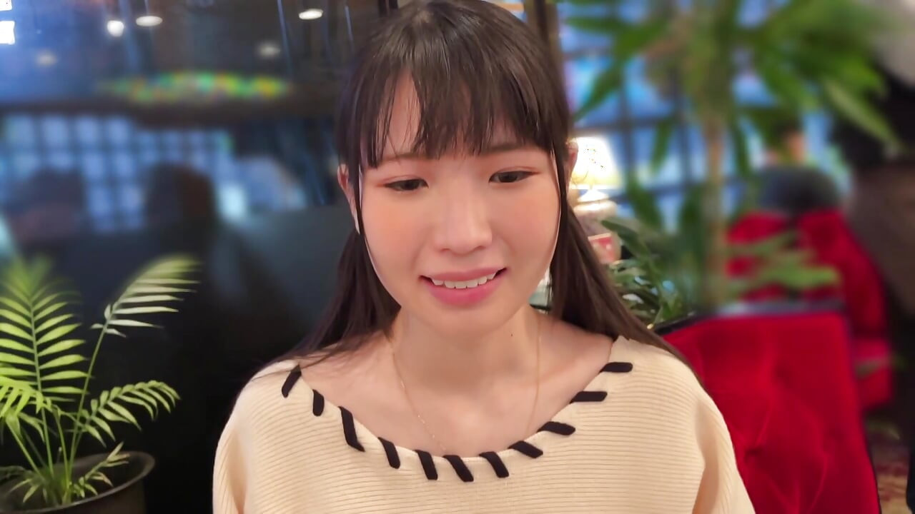 A118F03 A natural, innocent, small-animal-type girl with a lingering innocence! Meeting at a café and moving to a love hotel, starting with a toast and a sneaky filming sex scene!