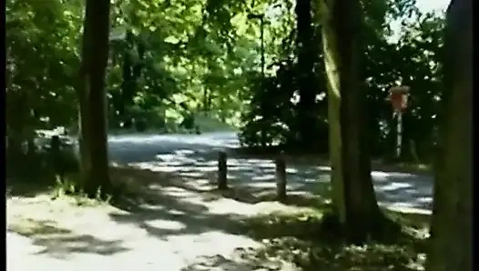 Brünette süße klaffende muschi beim casting