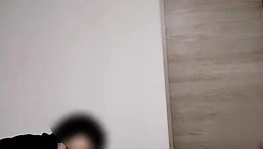 Video gaya rumahan. Bermain posisi cowgirl sama istri semok dengan lingerie oranye. Pasangan ini beraktivitas di rumah. Home made amateur Per