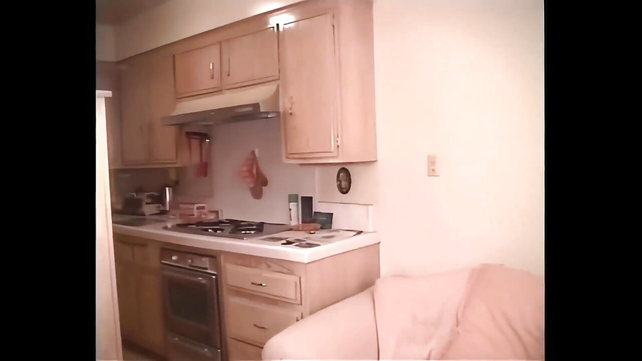 آسيوية بزازها كبيرة تحصل على زب كبير أثناء الاختبار