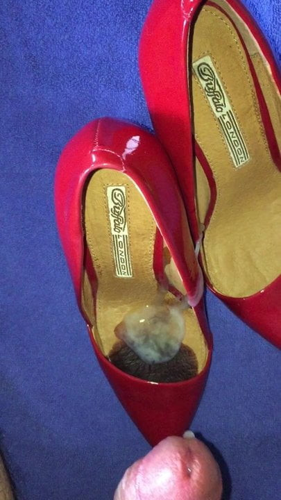 Red Pumps Cum
