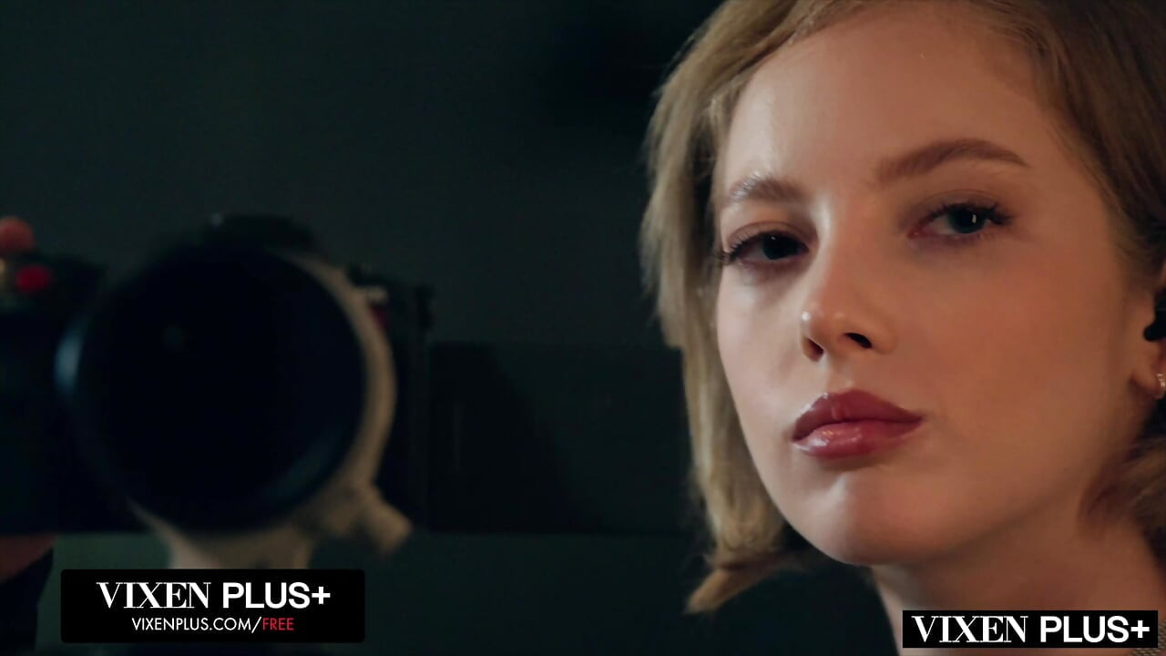 Vixenplus bella menggoda nata gold dan pacarnya untuk seks threesome intens