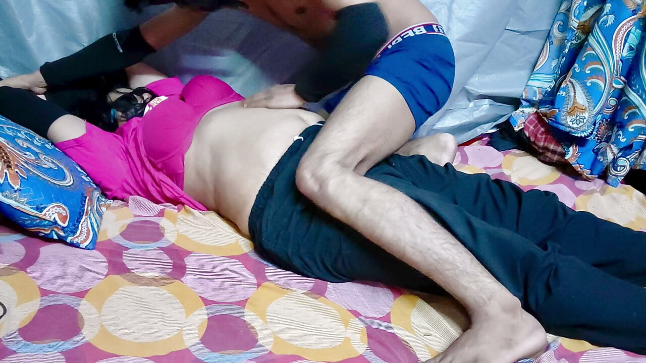 Aaj mom ko jabardasti choda