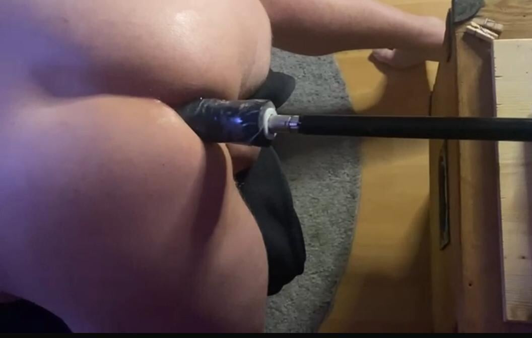 Fuckmachine fucks slave ass