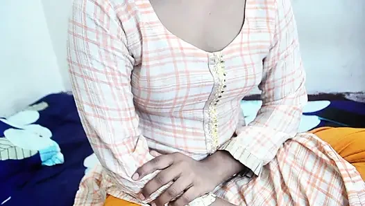 Bölüm 1 Büyük memeli ev hizmetçimi onunla eğlenmesi için baştan çıkarıyorum