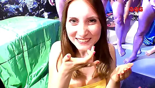 Tätowierte Latina Fistet Arsch Und Muschi Mit Monsterdildos Zur Squirt-explosion!