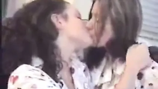 2 Girls Kissing In Nightsuit