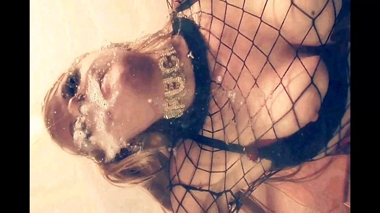 Sürtük sarışın için sapık oyunlar götten boşalma