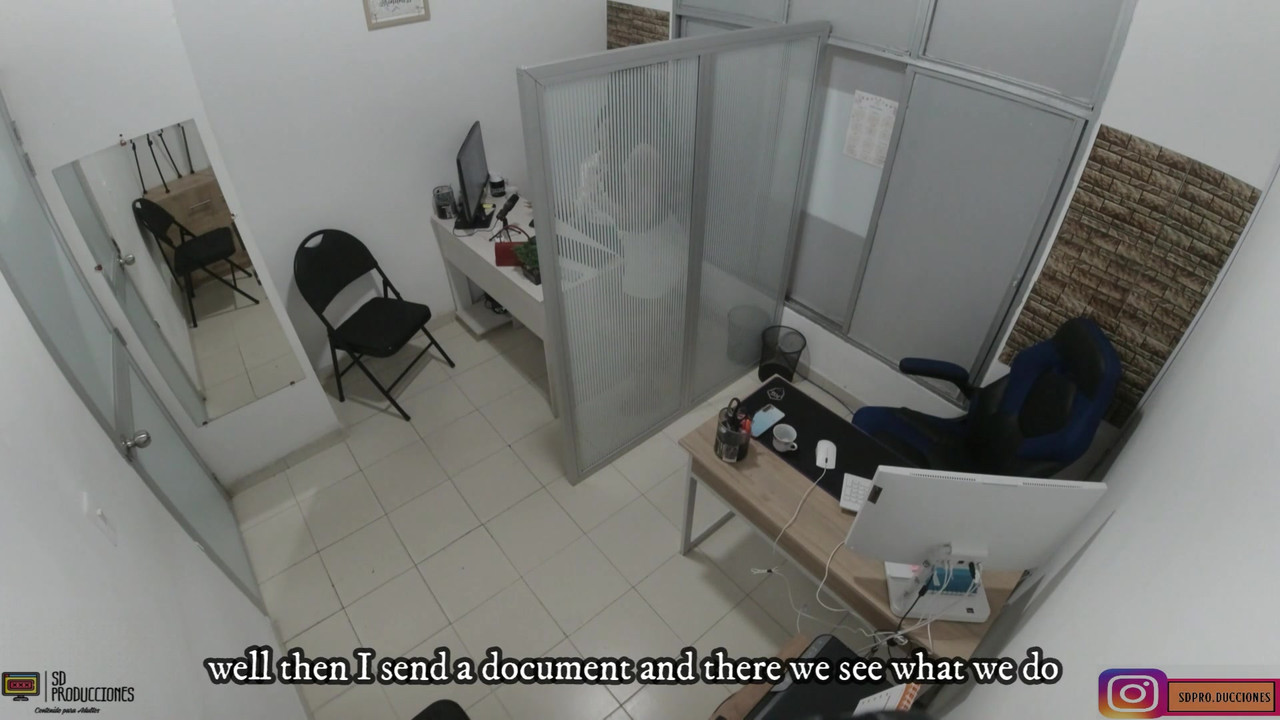 为了减轻压力，我给了我的同事在她的大阴户上几个很好的吻 - 西班牙语色情