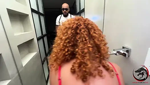 Hart in den arsch der rothaarigen ficken