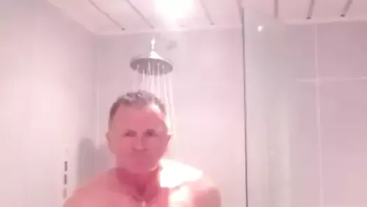 men shower