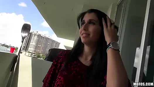 Latina sextaps - Aus kleine titten, latina Kimberlys erster besuch wird mit FREUND juan am fenster