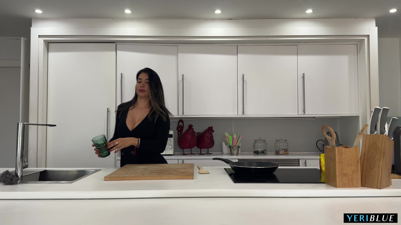 He fucks his best friend’s girlfriend and catches him while cumming in his mouth