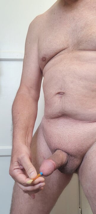 내 자지를 페인트 브러시로 울리고 내 정액을 먹어