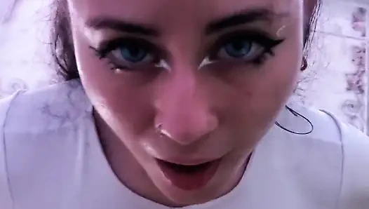 Cewek imut kolombia bikin aku crot di toket kecilnya, dia suka banget spermaku!