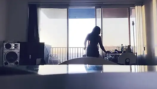 Ein mexikanischer barbiie singt ein liebeslied