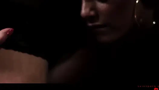 Sasha Cane'in Ashleigh Embers adında gizli bir kız arkadaşı var