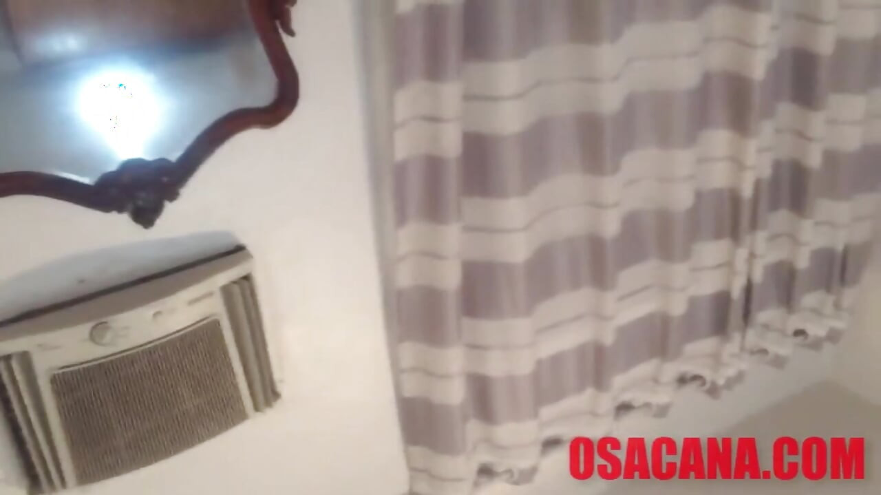 Sramežljiva amaterka voli se jebati na sve četiri kao kučka