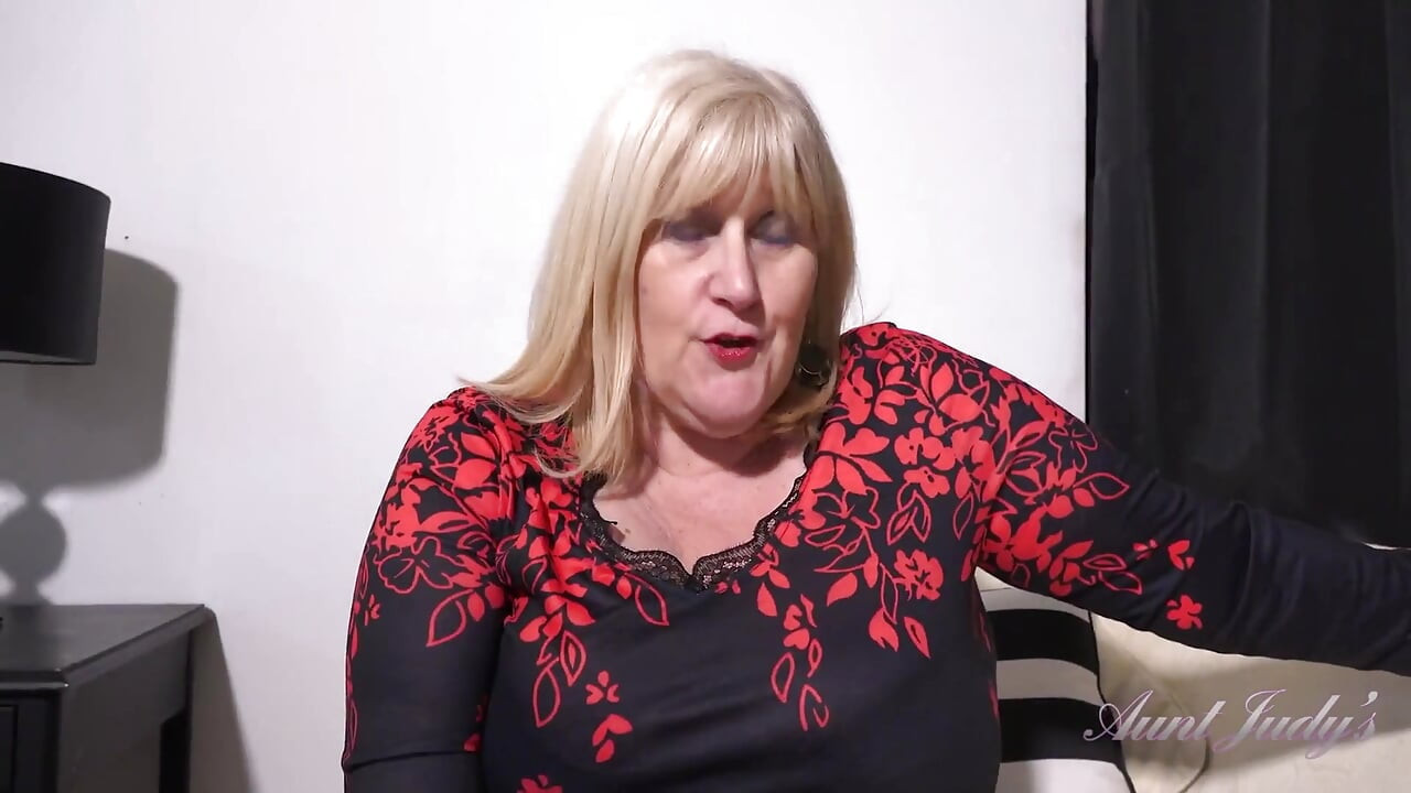 Auntjudys - Грудастая Зрелая Толстушка Catherine Can Нуждается В Садовнике Для Ее Волосатого Куста