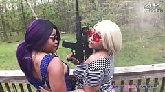 Layla Red domina la figa di Nina Rivera nel cortile di casa con il suo strapon