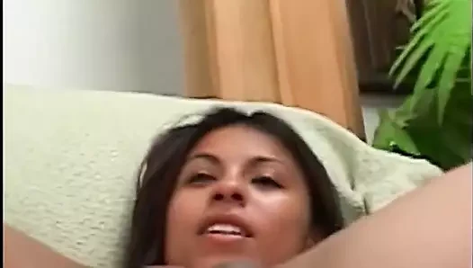 İlk kez içime bir yarak hissetmek istiyorum