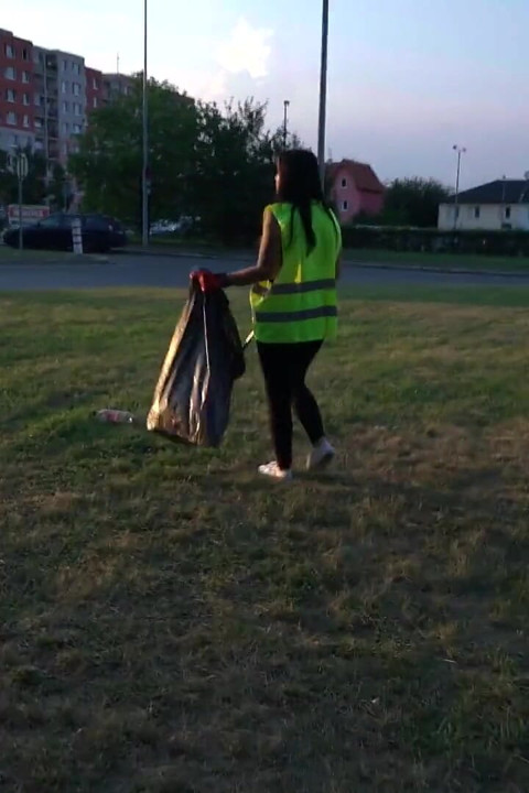 Public Agent - Petite Cutie Picking up Trash, but It Turned Out Jennifer Mendez Stops for a Quicky