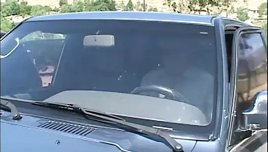 Ateşli orta yaşlı seksi kadın çifte sikiliyor