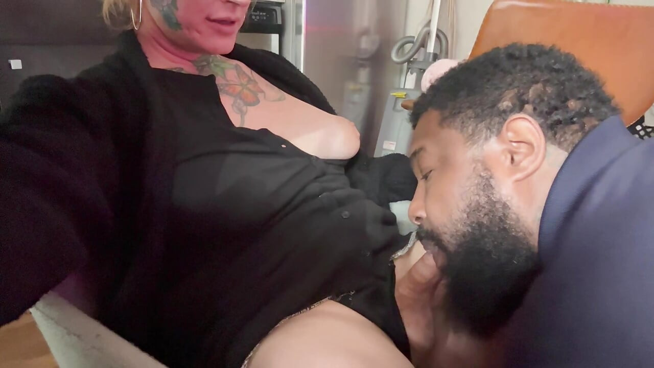 Ts Diana Deelight getting head from her dark sided angel man