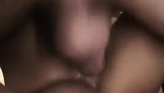 Si cewek semok rambut cokelat lagi asik nyepong dan ngentot kontol habis-habisan sampai mengerang keenakan