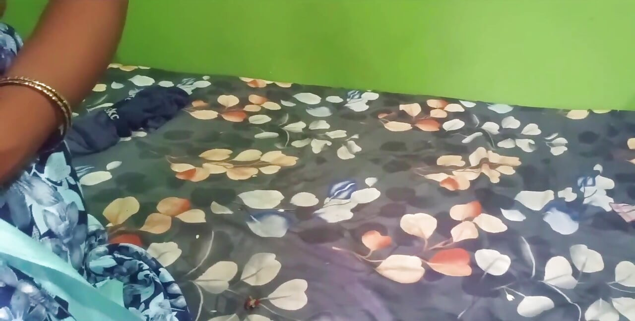Друг Ammu тестирует сиськи Ammu