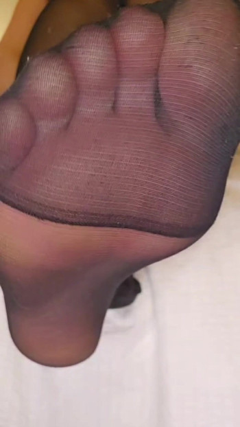 Hot Girl Shows red toes in Nylons Clips up