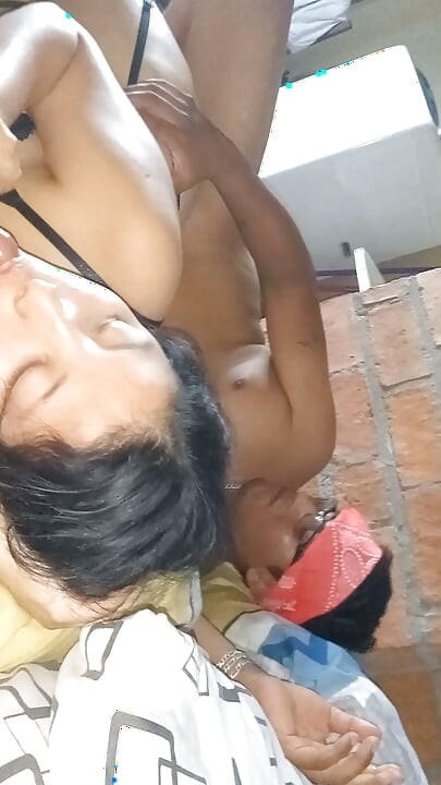 A minha namorada gosta de trios com o meu amigo