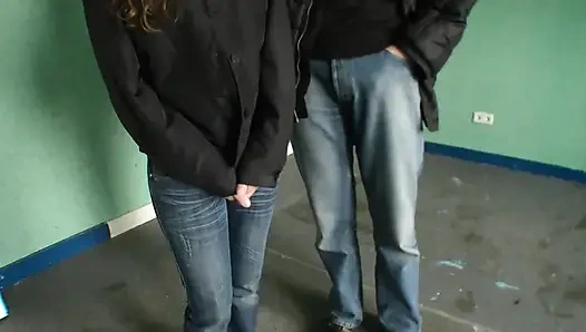 18 yaşındaki ufacık kaltak sikiliyor ve azgın sikiliyor