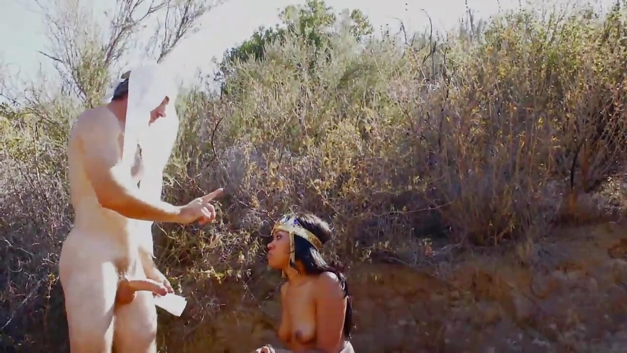 चूसने के लिए उत्सुक रंडी के लिए हॉट आउटडोर चुदाई