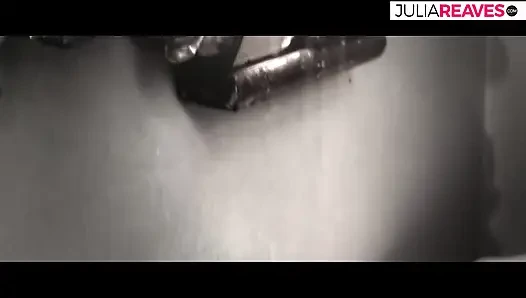 Zarte Spiele mit einem dildo