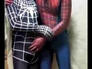 Yo y un compa tocandonos y acariciandonos en lugar de luchar