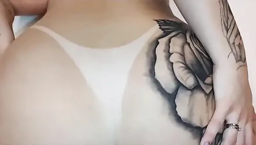 Kızıl saçlının ilk anal deneyimi, bile vardı ama sonunda harika bir orgazm oldu!!