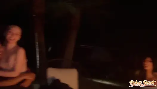 Ricky'nin tatil köyü bölümü