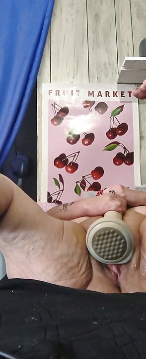 Cremosa boceta molhada pingando seu pau e bolas
