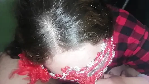 Mengisap penis temanku dengan nikmat